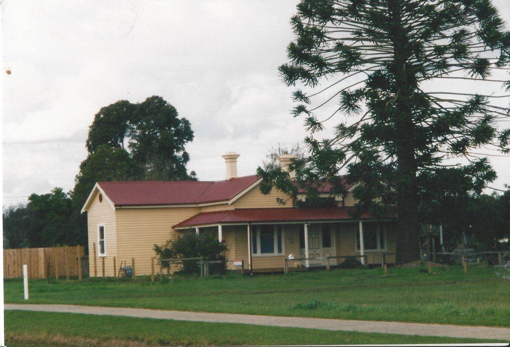 beaconsfield-railway-house